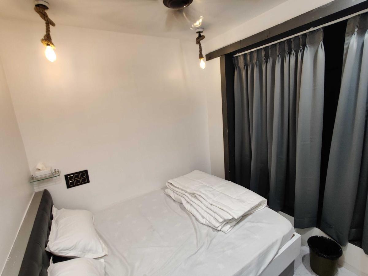 Oyo 91692 The You And Me Hotel Utran Екстер'єр фото