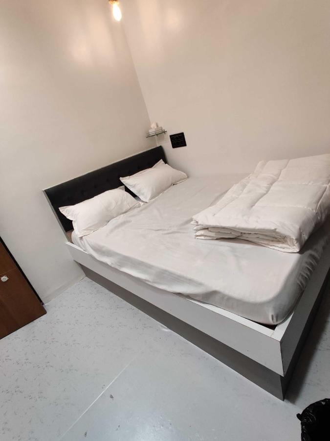 Oyo 91692 The You And Me Hotel Utran Екстер'єр фото
