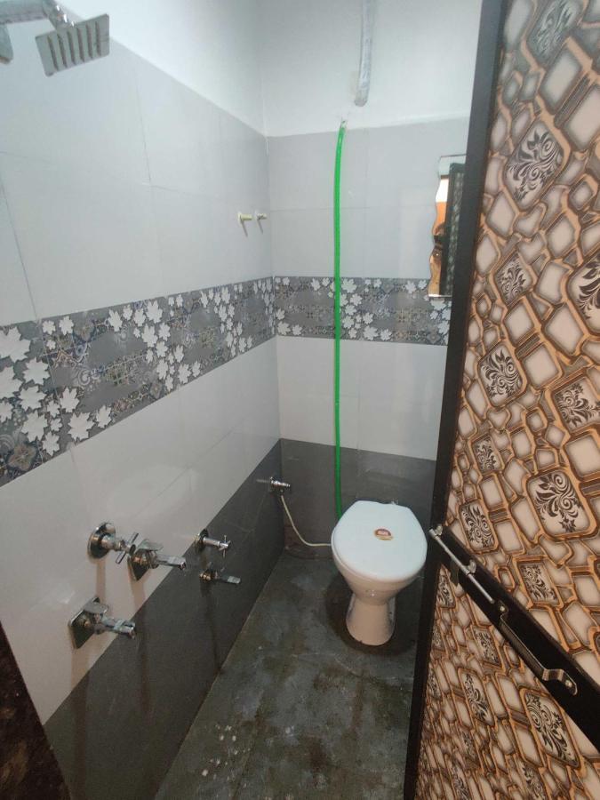 Oyo 91692 The You And Me Hotel Utran Екстер'єр фото